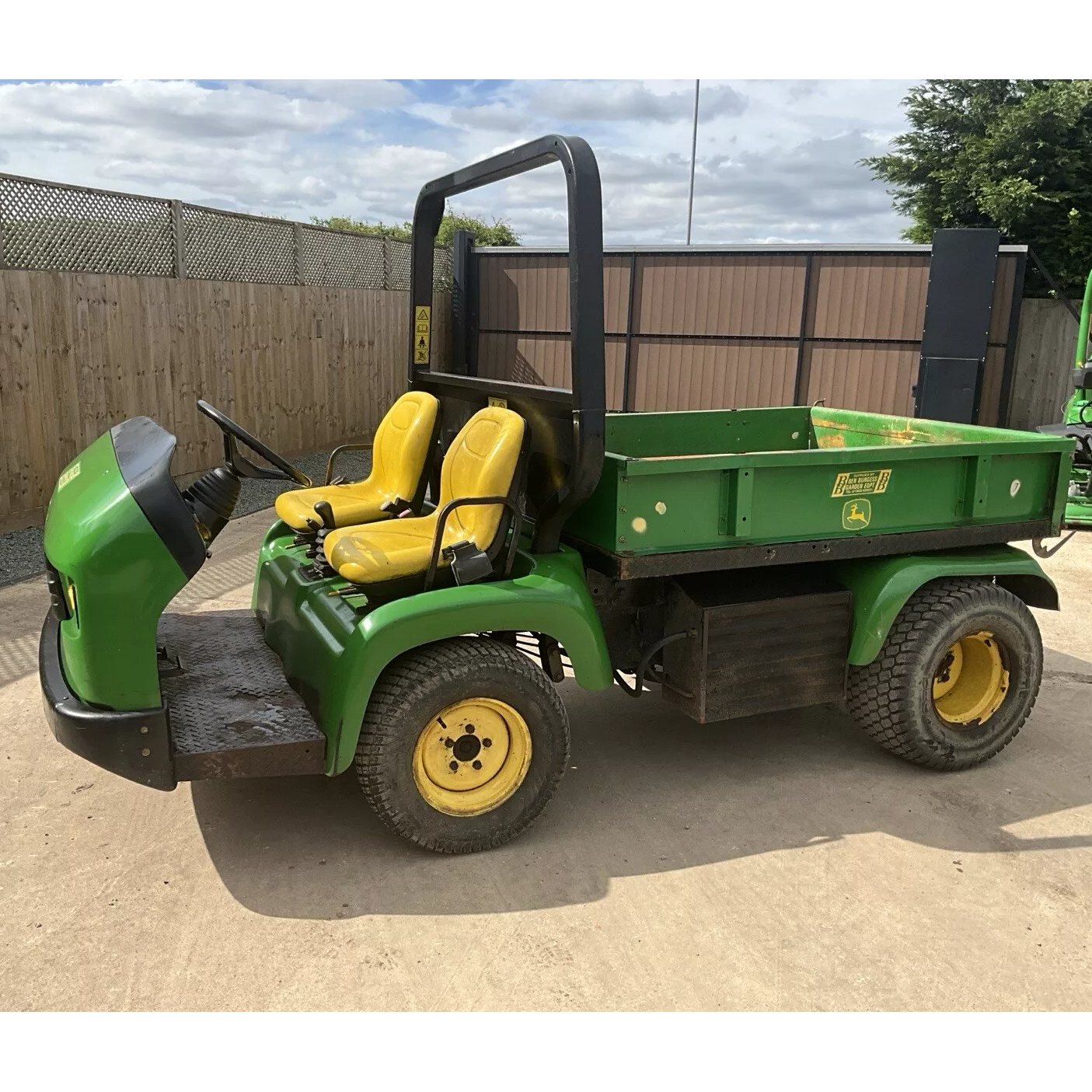 JOHN DEERE PRO GATOR 2030 GOLF TURF UTILITY VEHICLE